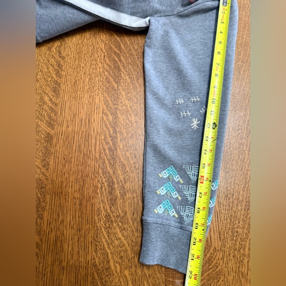 Johnny Was long sleeve gray sweatshirt size small in excellent condition - Picture 10 of 10